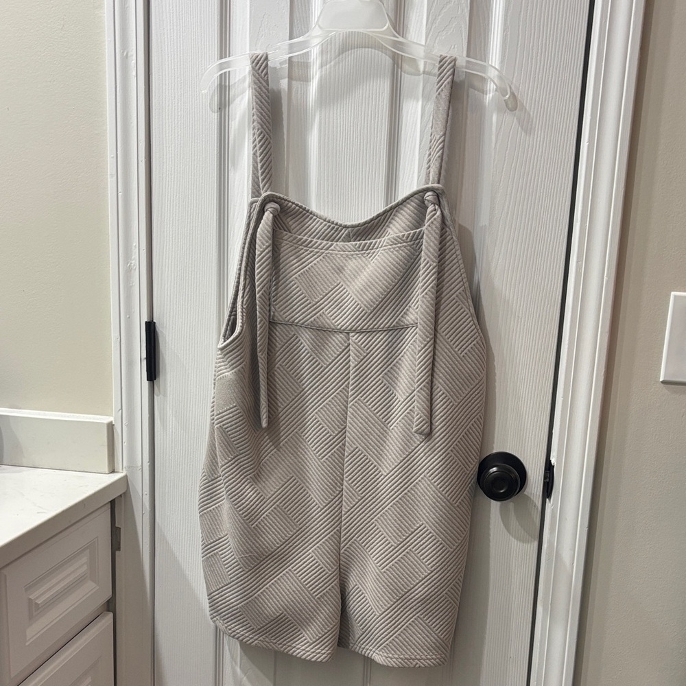 Women's Beige Patterned Shorts with pockets